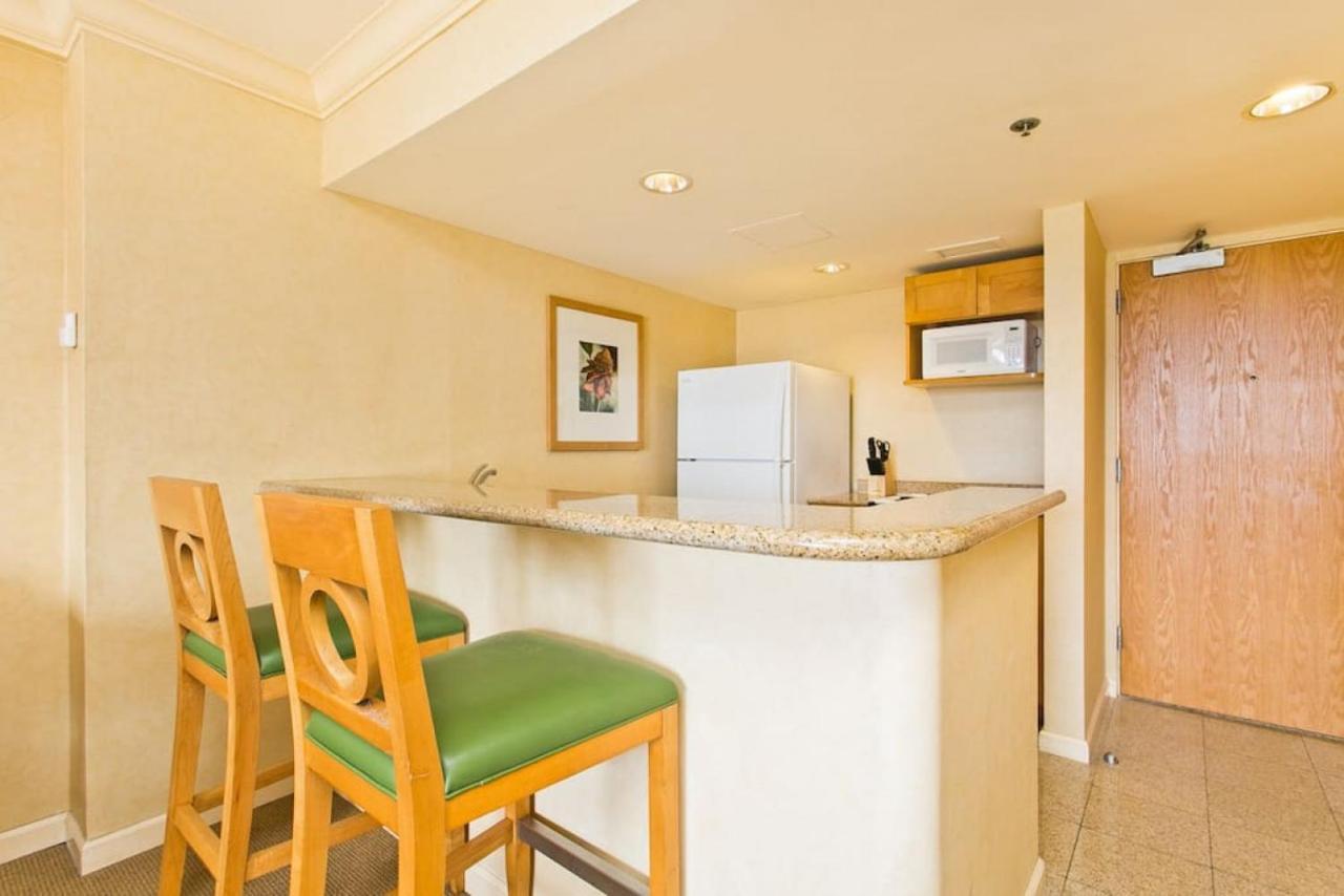 Ilikai Apt 302 - Spacious Studio With Stunning Ocean & Harbor Views Хонолулу Екстериор снимка