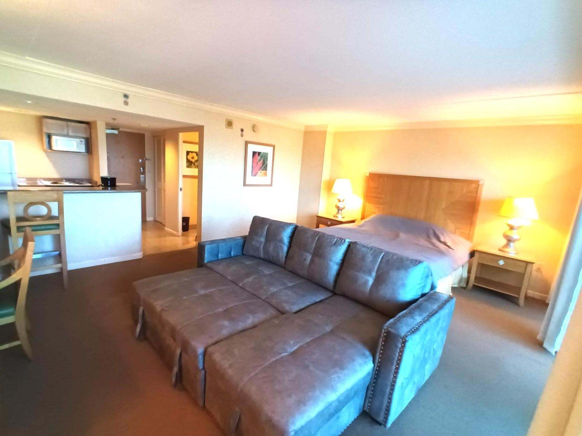 Ilikai Apt 302 - Spacious Studio With Stunning Ocean & Harbor Views Хонолулу Екстериор снимка