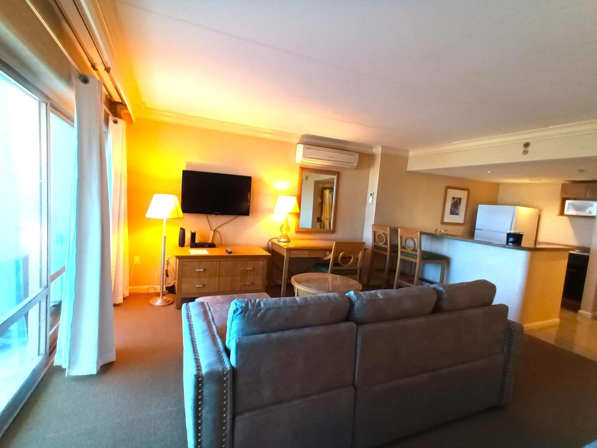 Ilikai Apt 302 - Spacious Studio With Stunning Ocean & Harbor Views Хонолулу Екстериор снимка